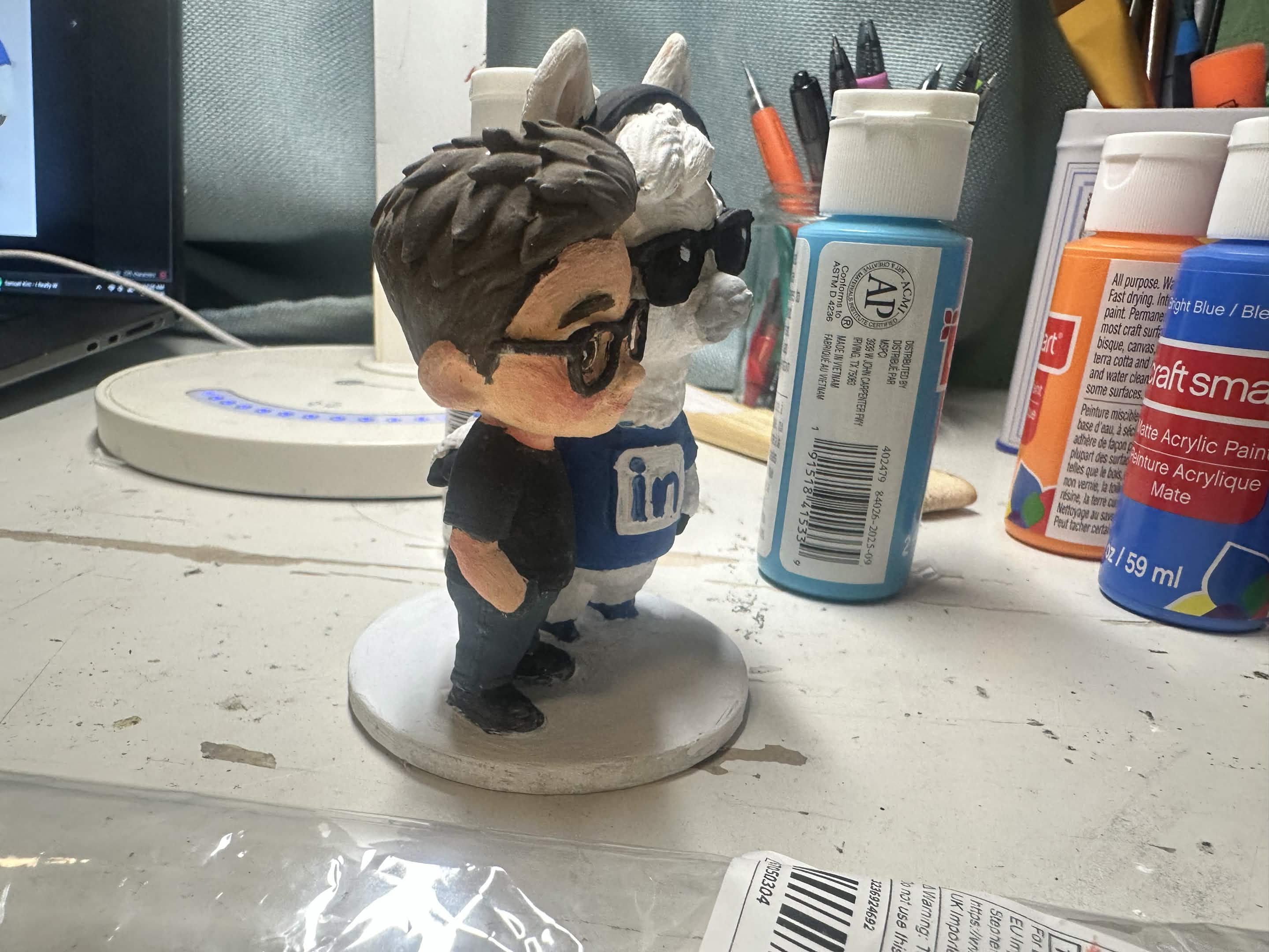 Side view of the figurine, showing the llama's sunglasses and headphones